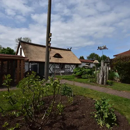 Spacious Bungalow Near Beach In Roggow Casa vacanze *